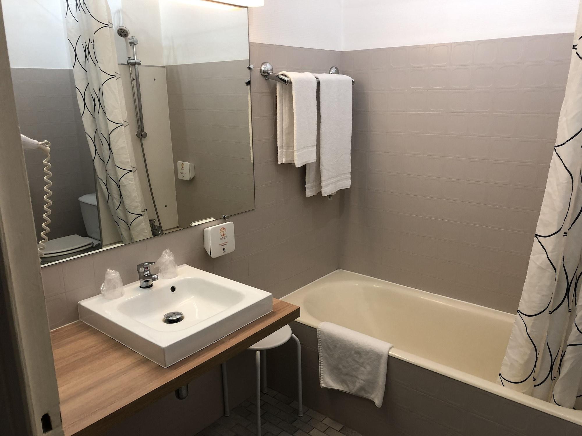 Adonis Lyon Est Hotel Artys Saint-Priest-en-Jarez Dış mekan fotoğraf