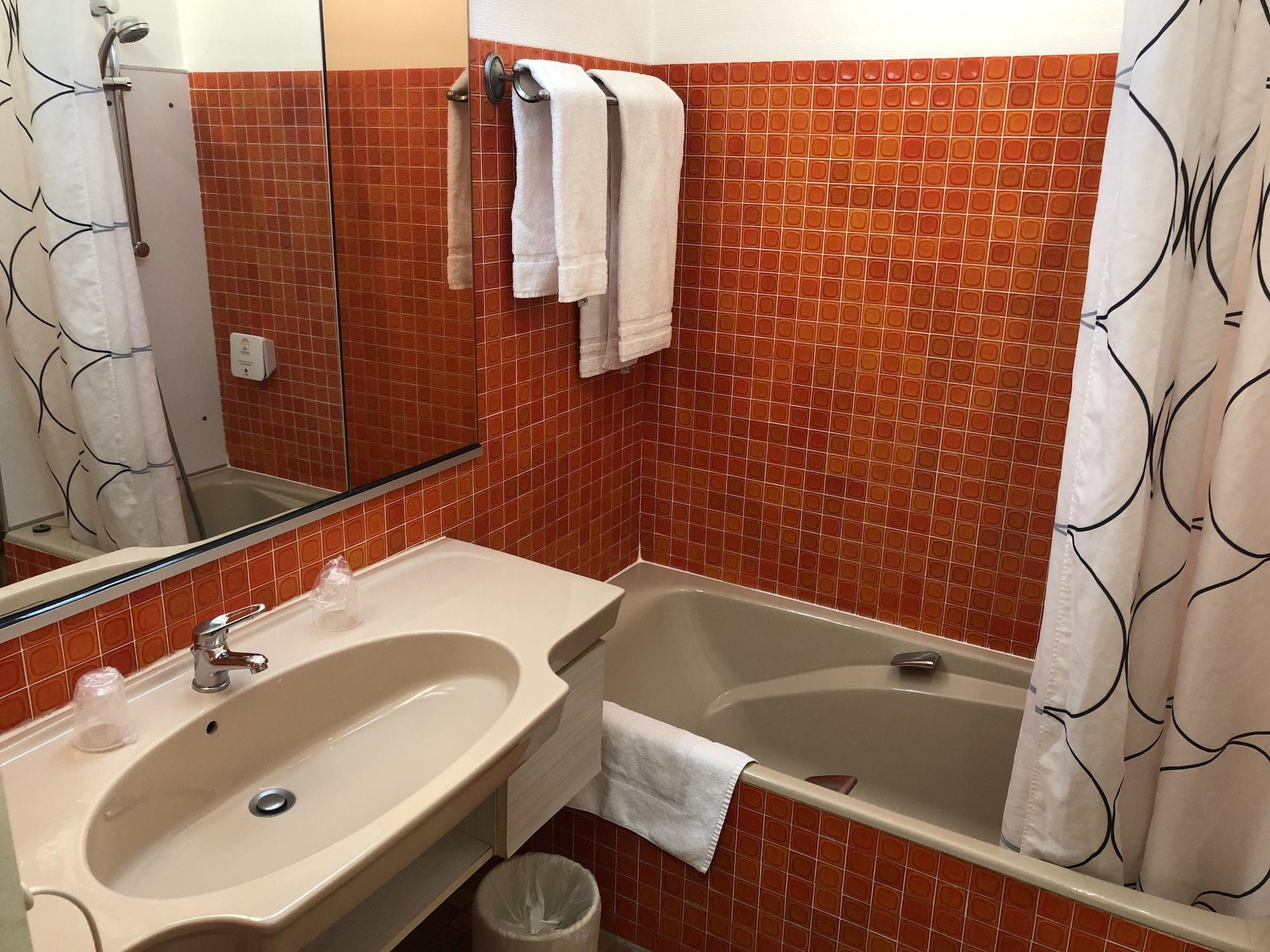 Adonis Lyon Est Hotel Artys Saint-Priest-en-Jarez Dış mekan fotoğraf