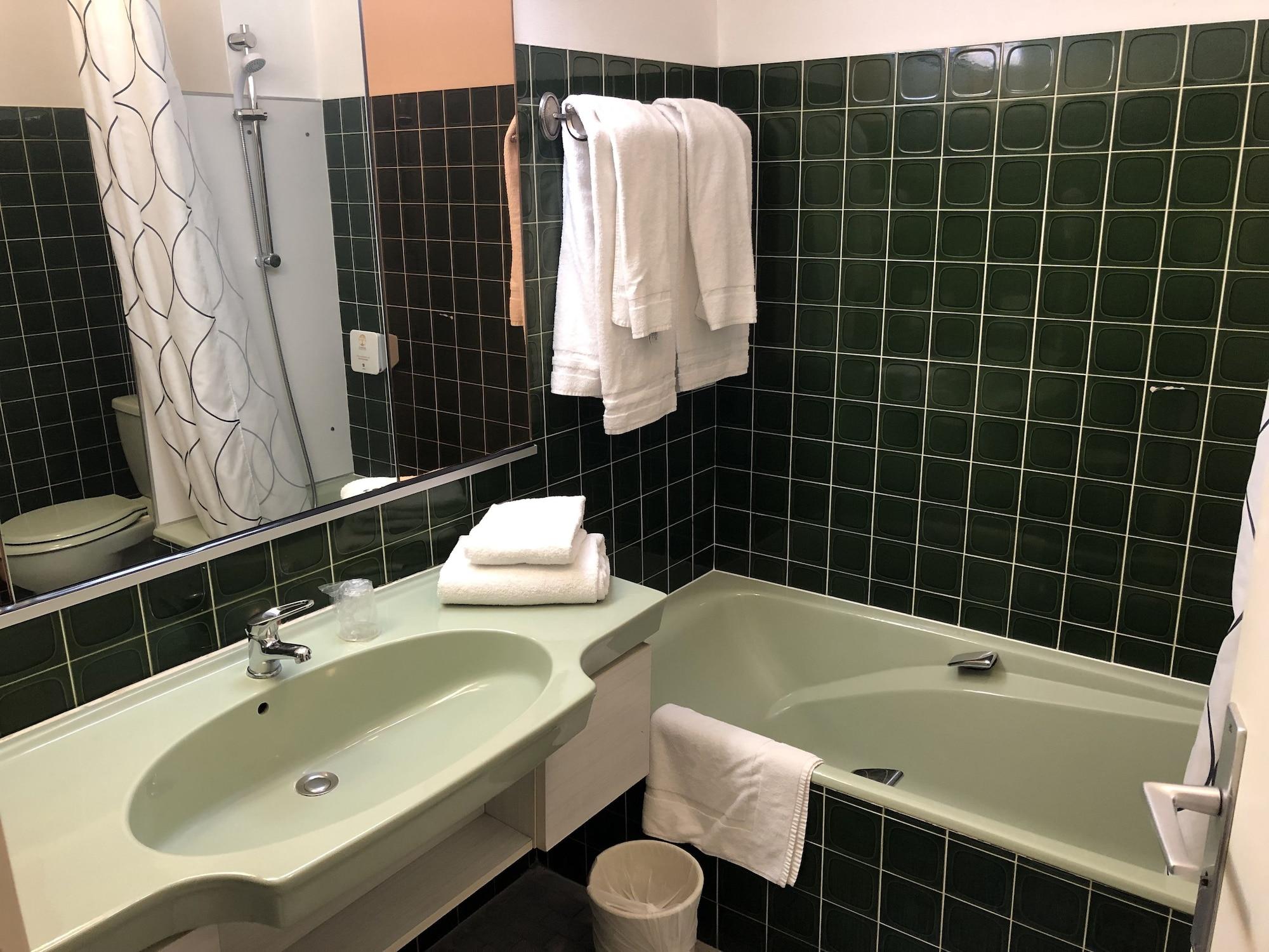 Adonis Lyon Est Hotel Artys Saint-Priest-en-Jarez Dış mekan fotoğraf