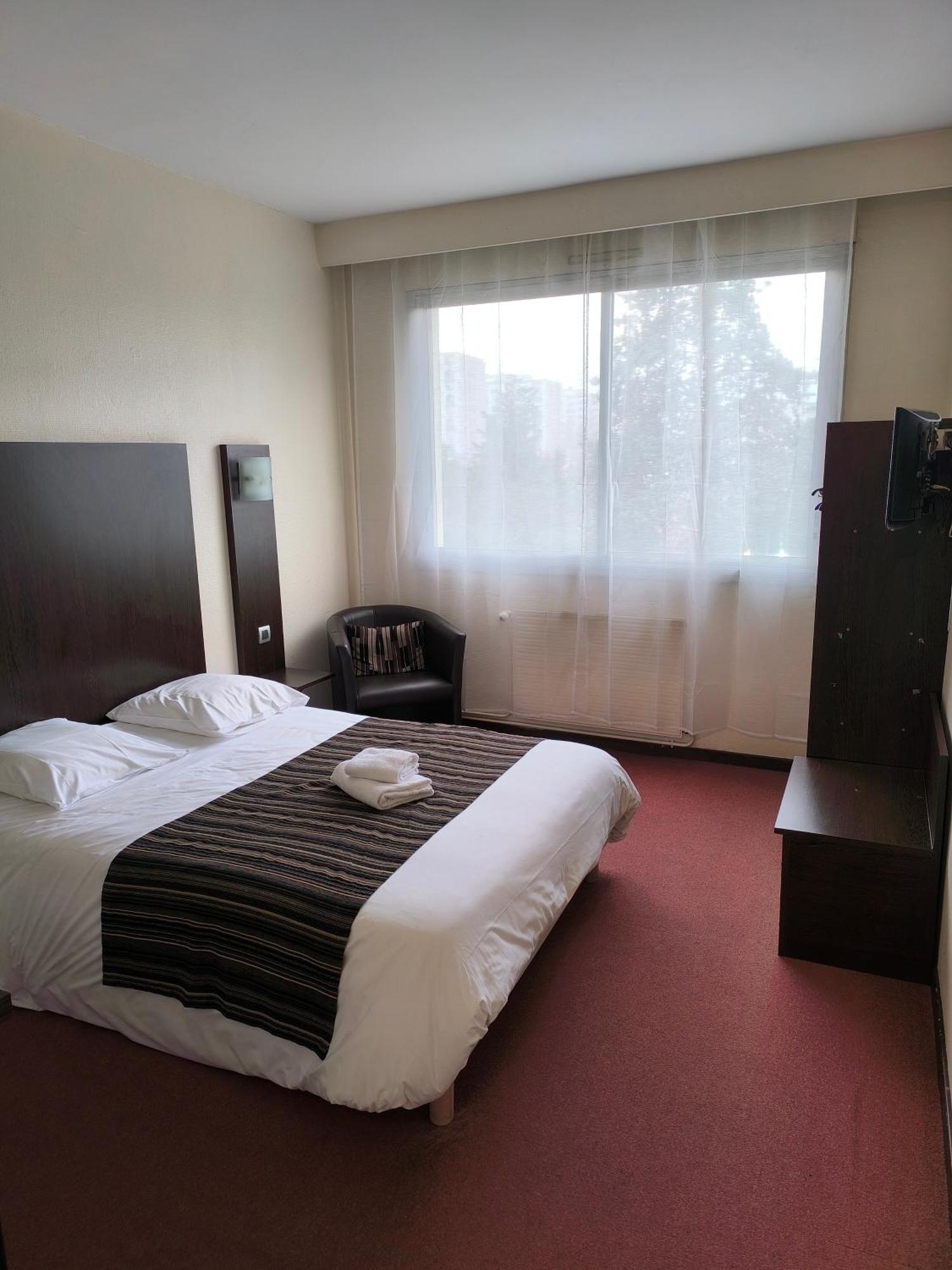 Adonis Lyon Est Hotel Artys Saint-Priest-en-Jarez Dış mekan fotoğraf