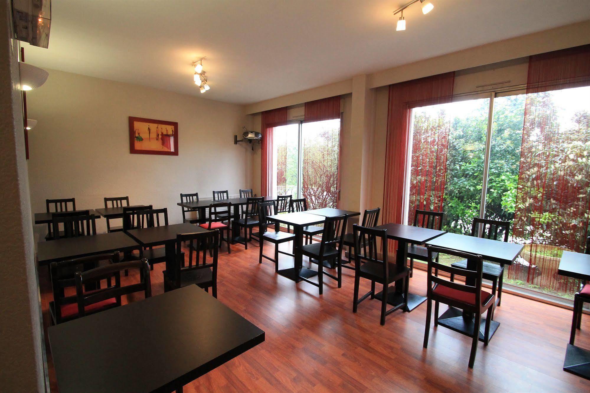 Adonis Lyon Est Hotel Artys Saint-Priest-en-Jarez Dış mekan fotoğraf