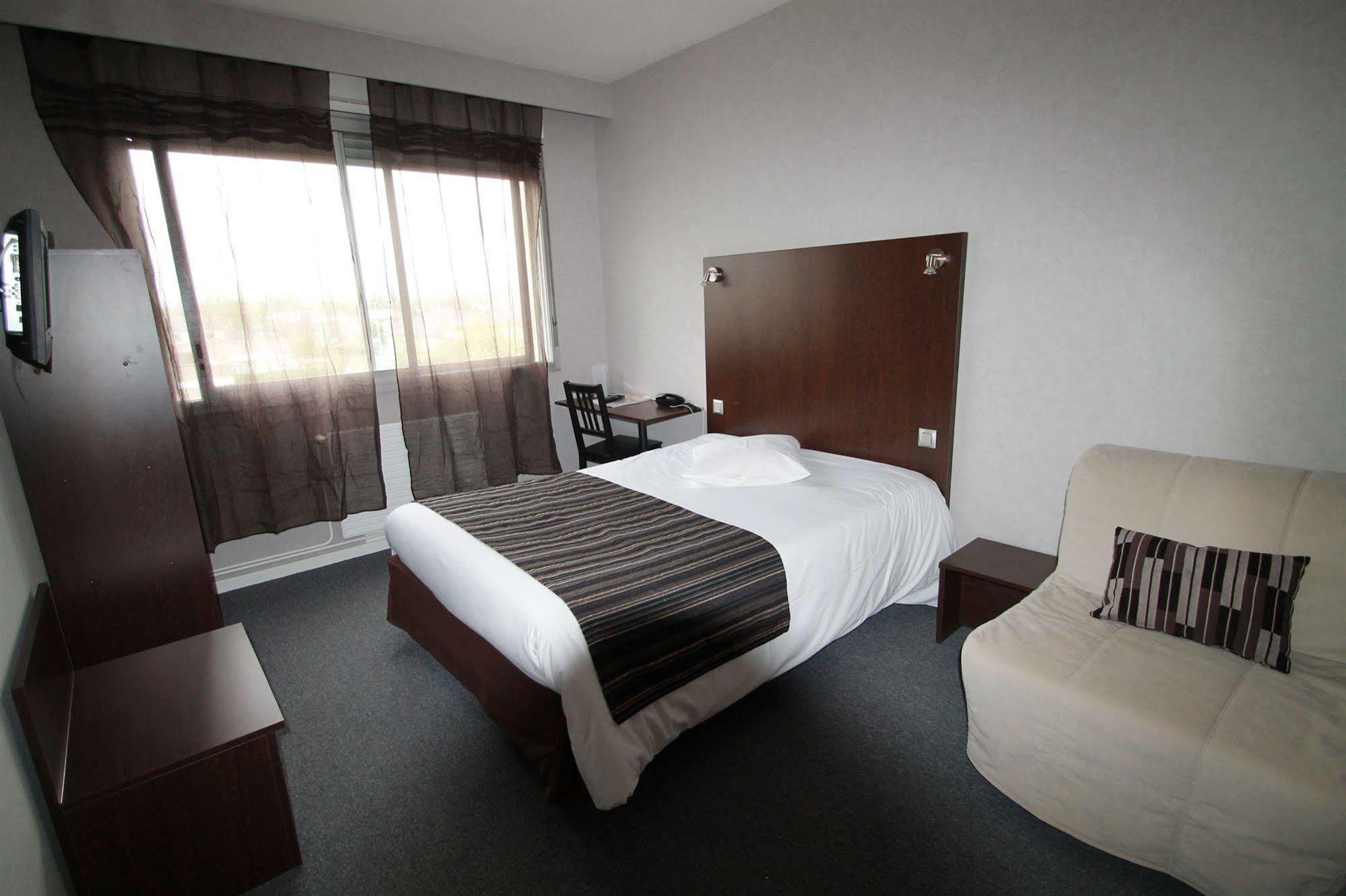 Adonis Lyon Est Hotel Artys Saint-Priest-en-Jarez Dış mekan fotoğraf